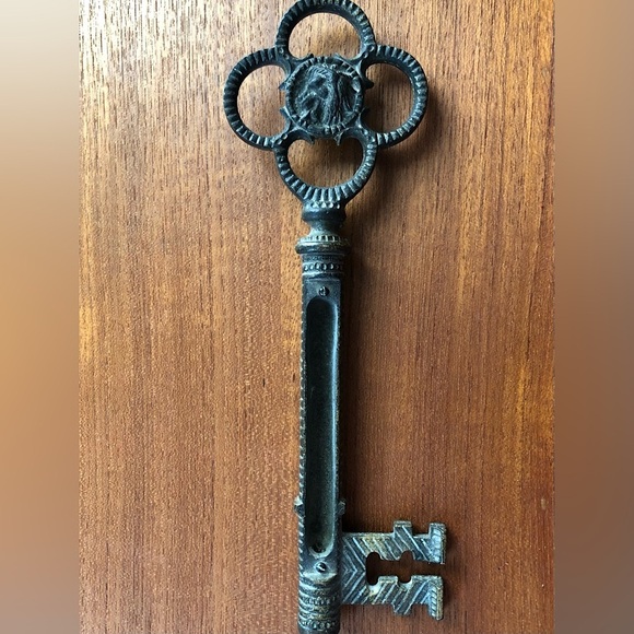 Vintage Antique Old World Medieval Solid Brass Key - Picture 5 of 6